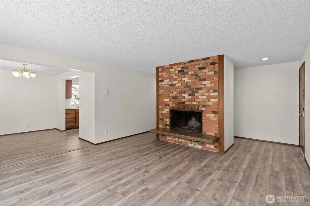 19433 28th Avenue NE Lake Forest Park WA 98155