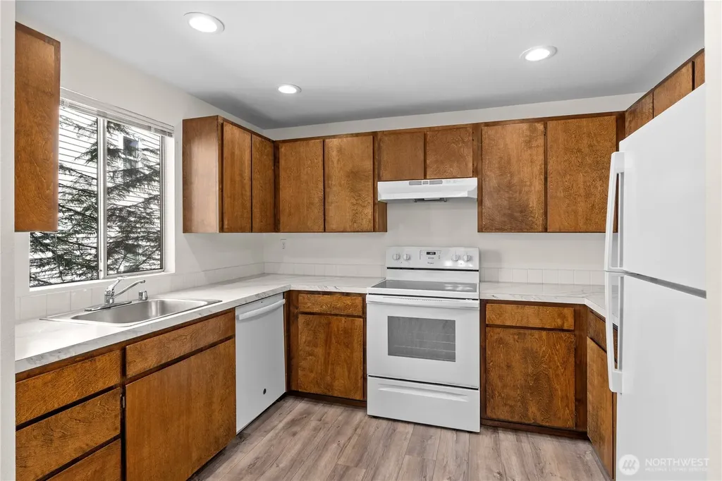19433 28th Avenue NE Lake Forest Park WA 98155