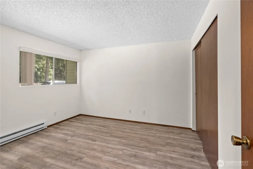 19433 28th Avenue NE Lake Forest Park WA 98155