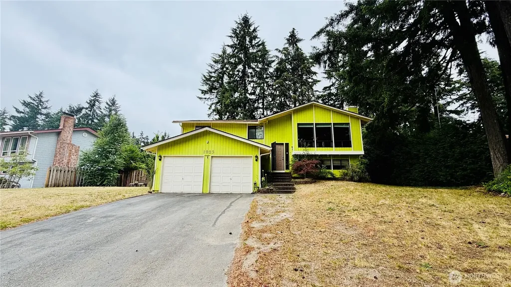 1923 SE Karli Way Port Orchard WA 98367