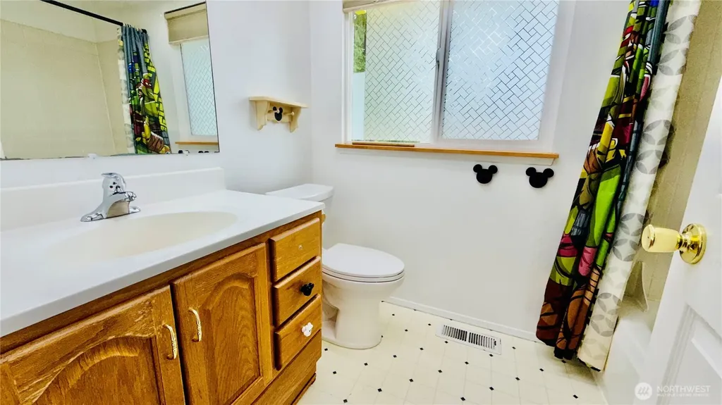 1923 SE Karli Way Port Orchard WA 98367
