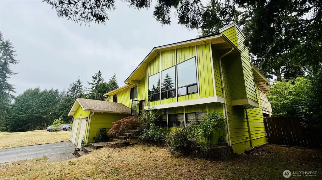1923 SE Karli Way Port Orchard WA 98367