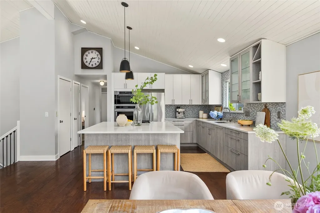 7563 NE Emerald Way Bainbridge Island WA 98110