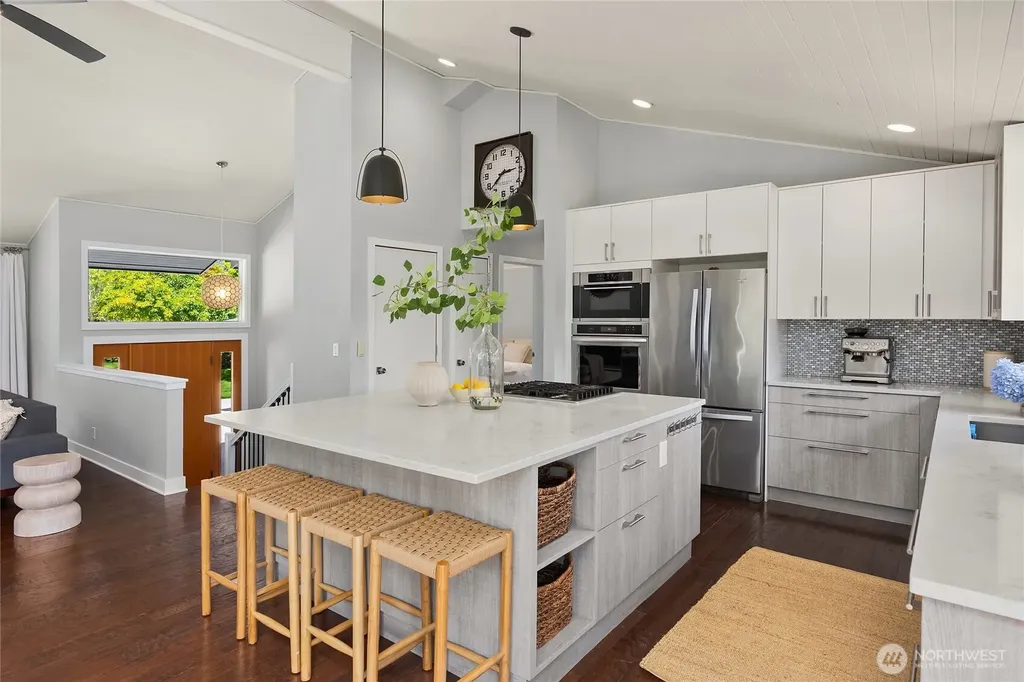 7563 NE Emerald Way Bainbridge Island WA 98110
