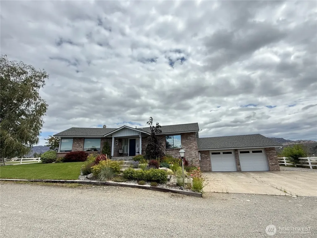 32 Red Apple Drive Omak WA 98841