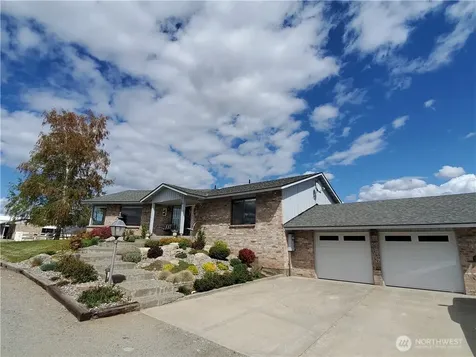 32 Red Apple Drive Omak WA 98841