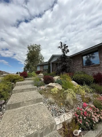 32 Red Apple Drive Omak WA 98841