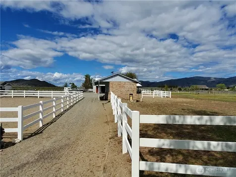 32 Red Apple Drive Omak WA 98841