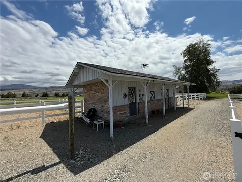 32 Red Apple Drive Omak WA 98841