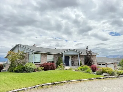 32 Red Apple Drive Omak WA 98841