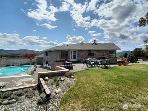 32 Red Apple Drive Omak WA 98841