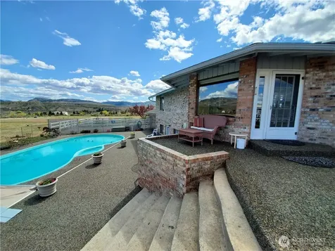 32 Red Apple Drive Omak WA 98841