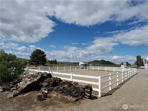 32 Red Apple Drive Omak WA 98841