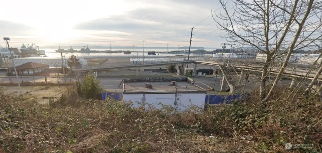 2501 W Marine View Drive Everett WA 98201