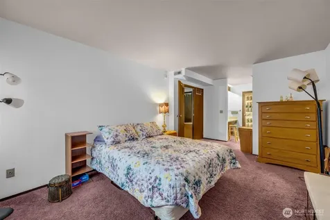 11300 1st Avenue NE Seattle WA 98125