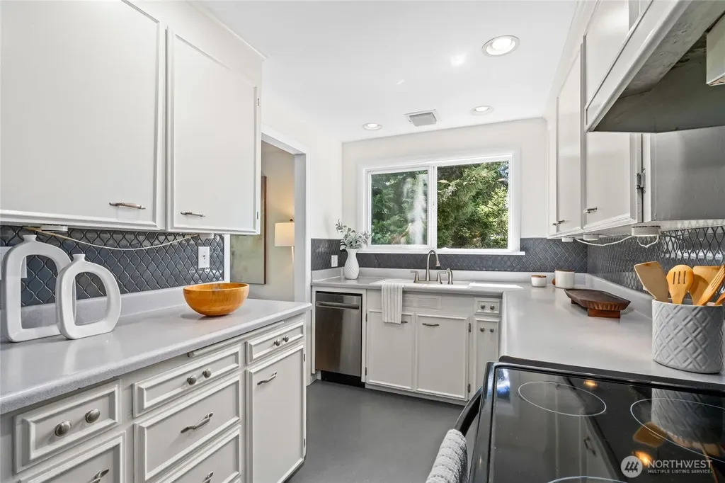 13322 3rd Avenue NE Seattle WA 98125