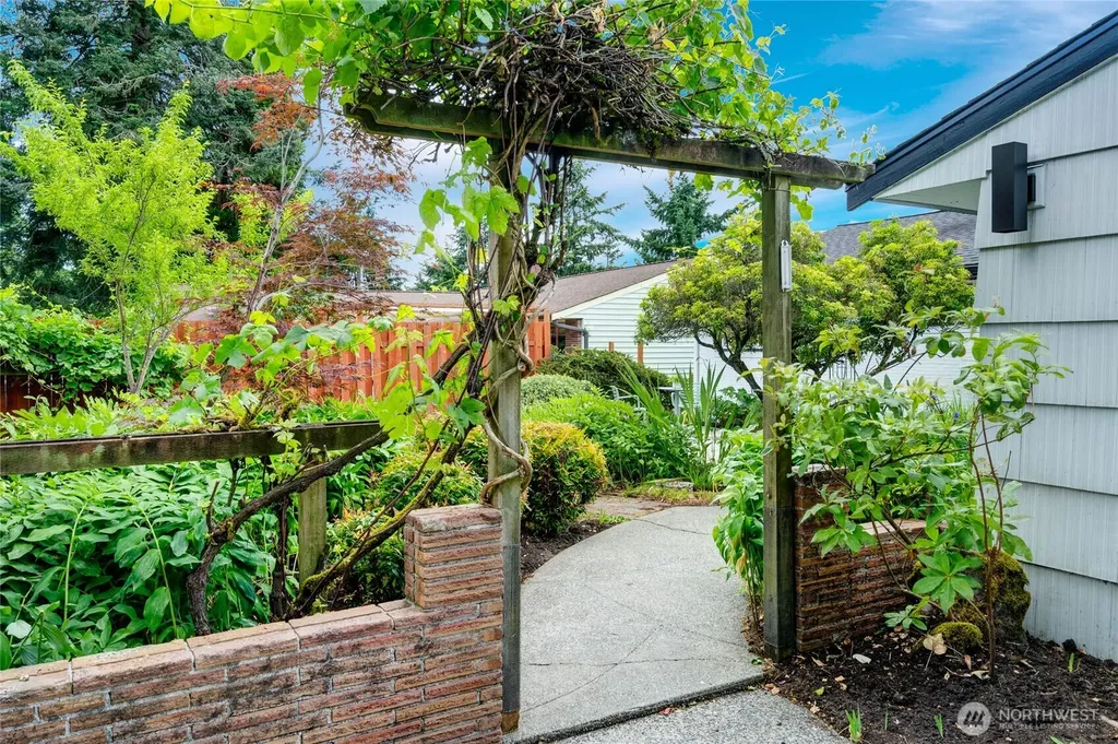 13322 3rd Avenue NE Seattle WA 98125
