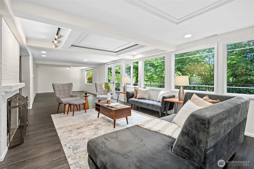 13322 3rd Avenue NE Seattle WA 98125
