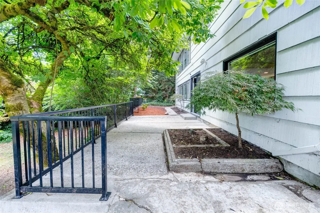13322 3rd Avenue NE Seattle WA 98125