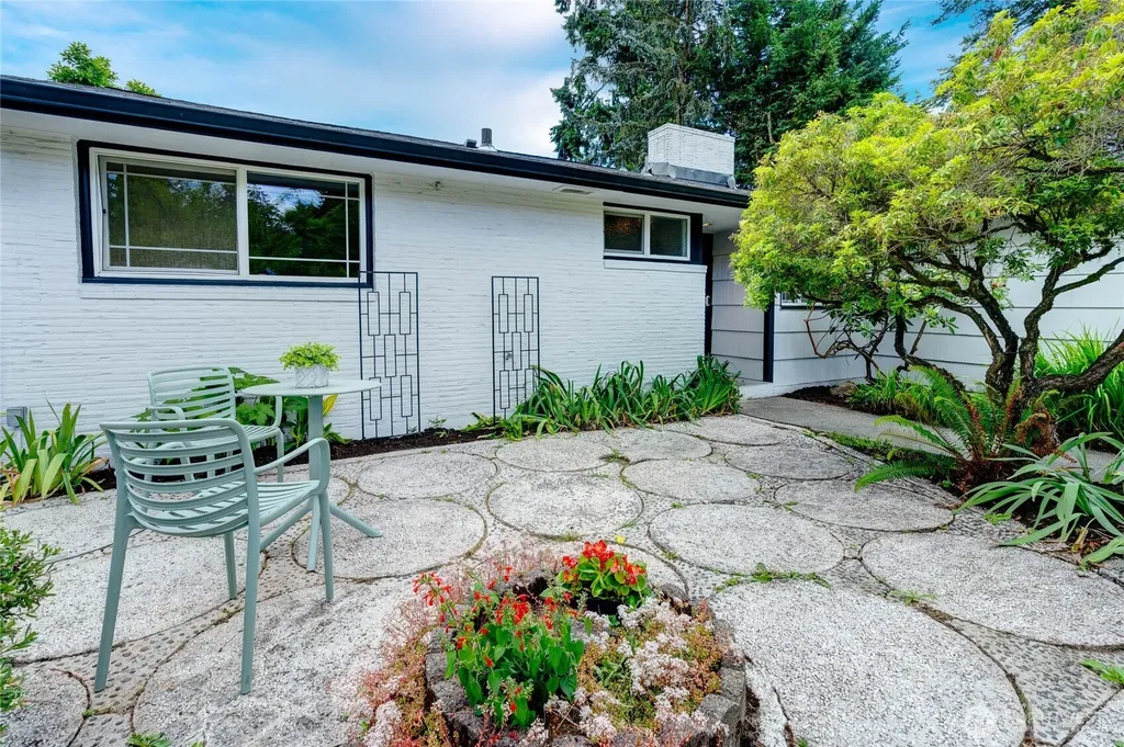 13322 3rd Avenue NE Seattle WA 98125