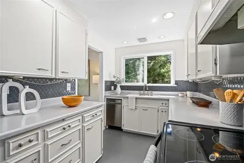 13322 3rd Avenue NE Seattle WA 98125