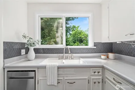 13322 3rd Avenue NE Seattle WA 98125