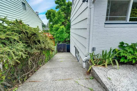 13322 3rd Avenue NE Seattle WA 98125