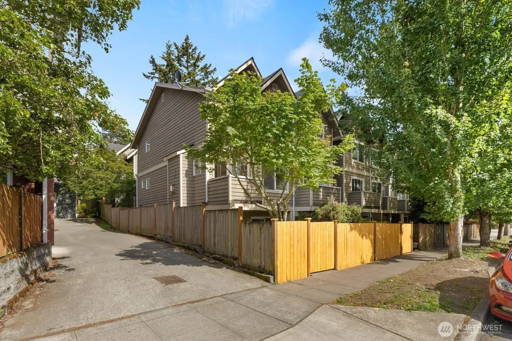 13810 Greenwood Avenue N Seattle WA 98133