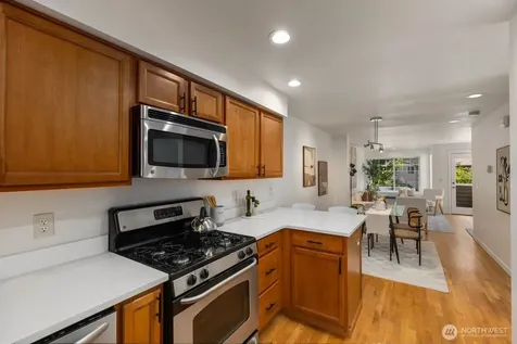 13810 Greenwood Avenue N Seattle WA 98133