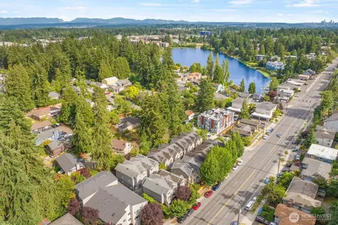 13810 Greenwood Avenue N Seattle WA 98133