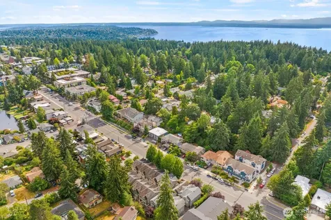 13810 Greenwood Avenue N Seattle WA 98133