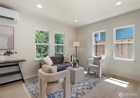 8045 19th Avenue NE Seattle WA 98115