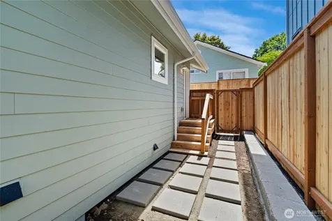 8045 19th Avenue NE Seattle WA 98115
