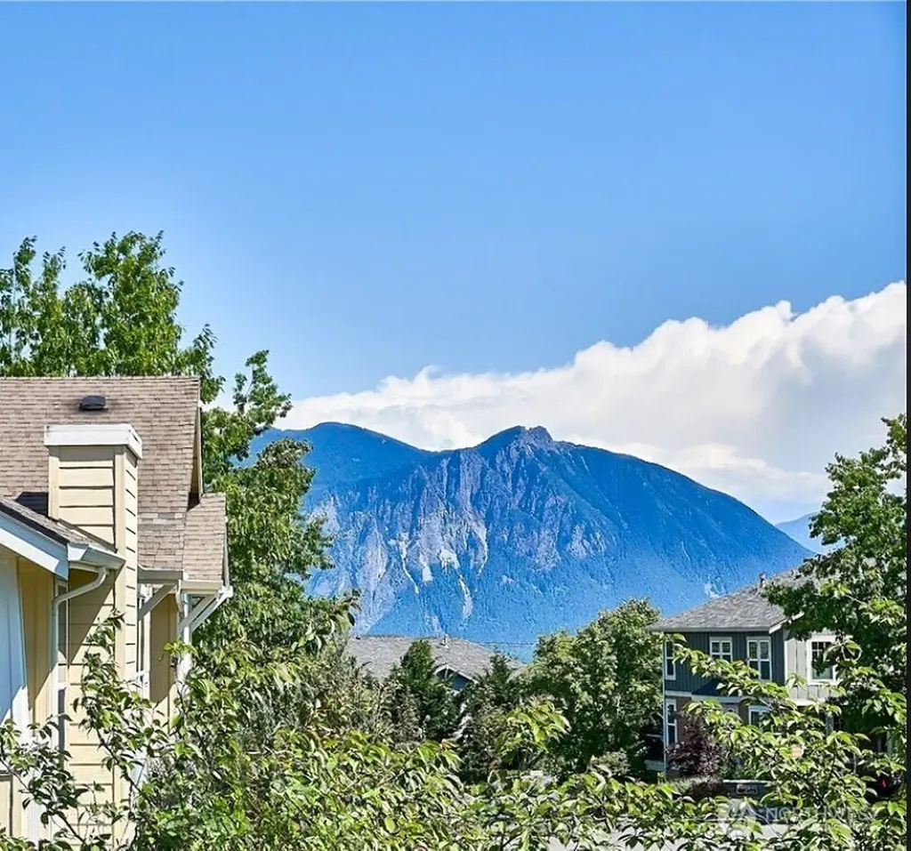 7705 Fairway Avenue SE Snoqualmie WA 98065