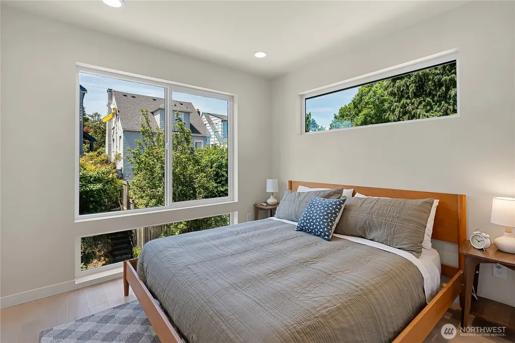 8043 19th Avenue NE Seattle WA 98115