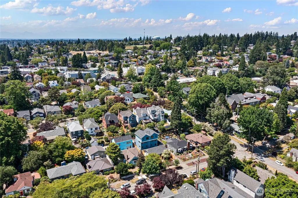 8043 19th Avenue NE Seattle WA 98115