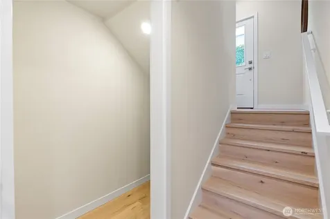 8043 19th Avenue NE Seattle WA 98115