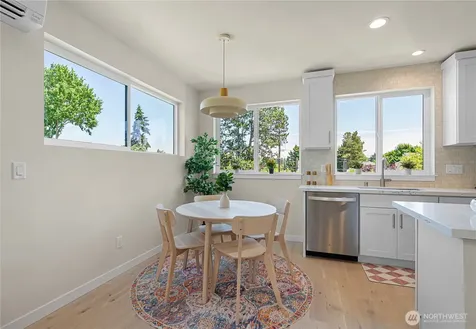 8043 19th Avenue NE Seattle WA 98115