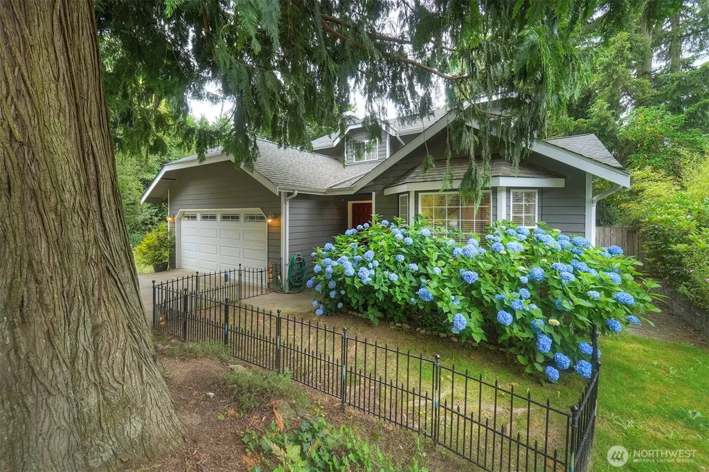 22035 Sea Vista NE Poulsbo WA 98370