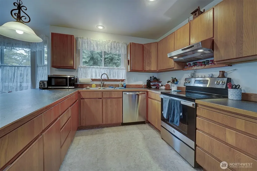 22035 Sea Vista NE Poulsbo WA 98370