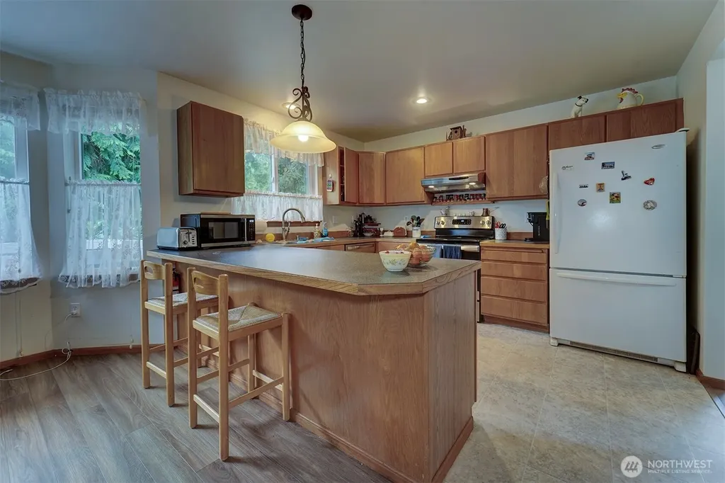22035 Sea Vista NE Poulsbo WA 98370