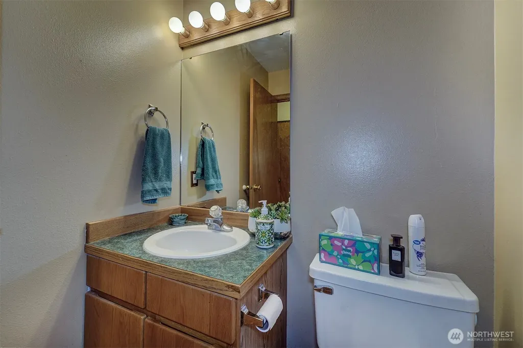 22035 Sea Vista NE Poulsbo WA 98370