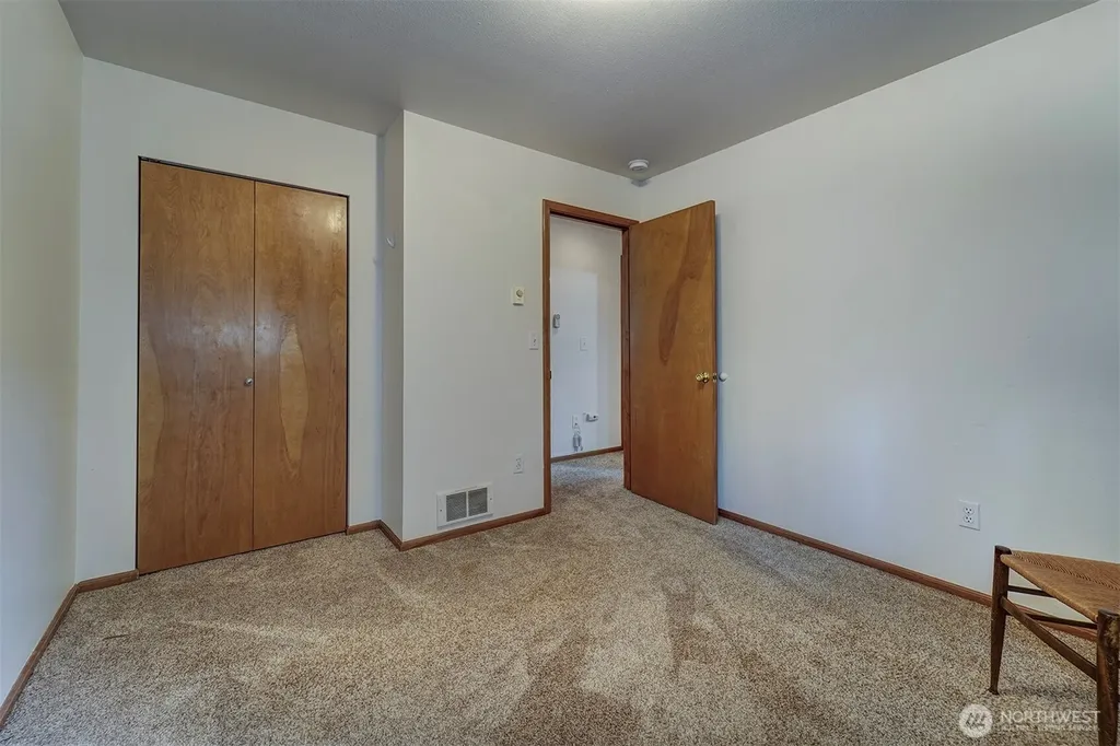 22035 Sea Vista NE Poulsbo WA 98370