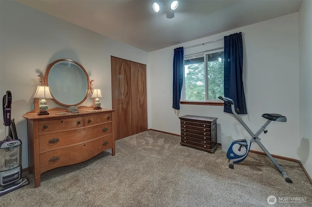 22035 Sea Vista NE Poulsbo WA 98370