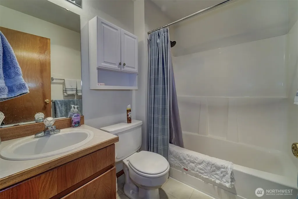 22035 Sea Vista NE Poulsbo WA 98370