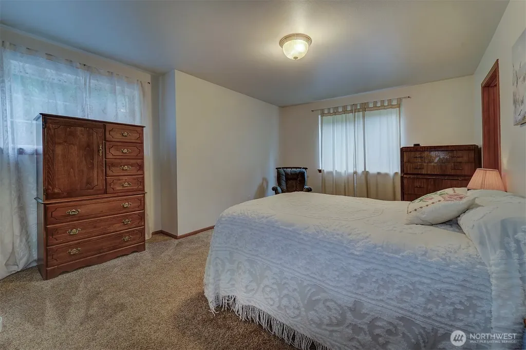 22035 Sea Vista NE Poulsbo WA 98370