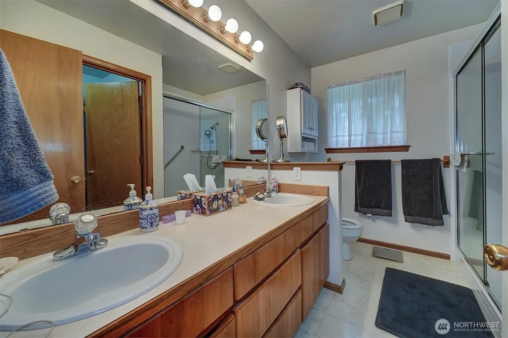 22035 Sea Vista NE Poulsbo WA 98370