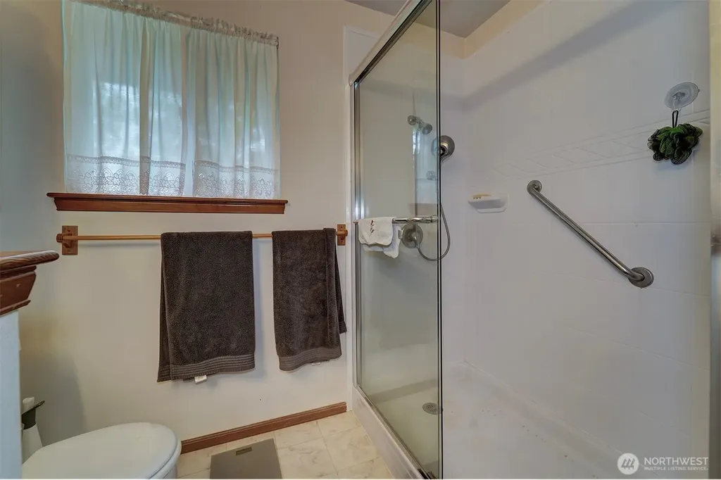 22035 Sea Vista NE Poulsbo WA 98370