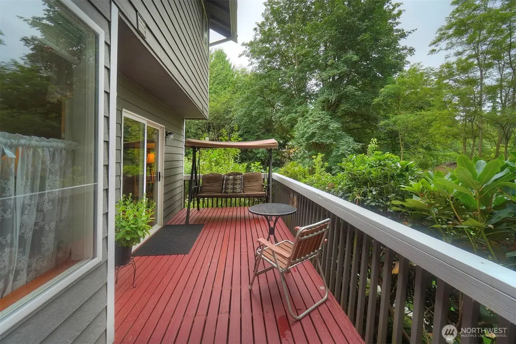 22035 Sea Vista NE Poulsbo WA 98370