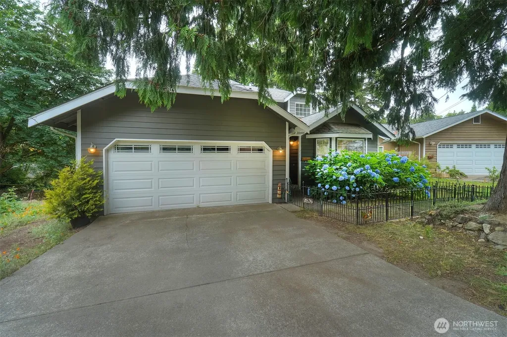 22035 Sea Vista NE Poulsbo WA 98370